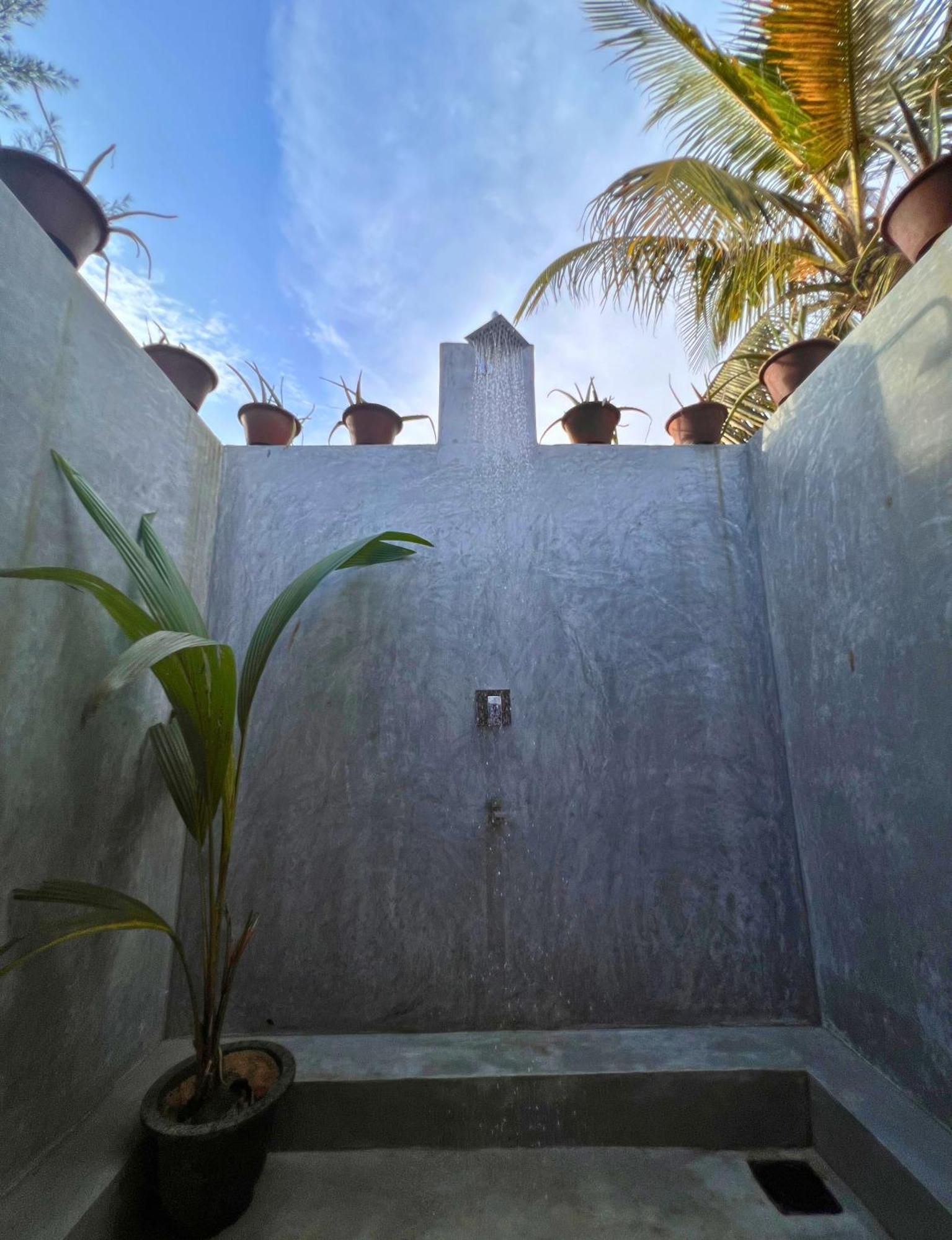 Amaroo Hikkaduwa Hotel Exterior photo